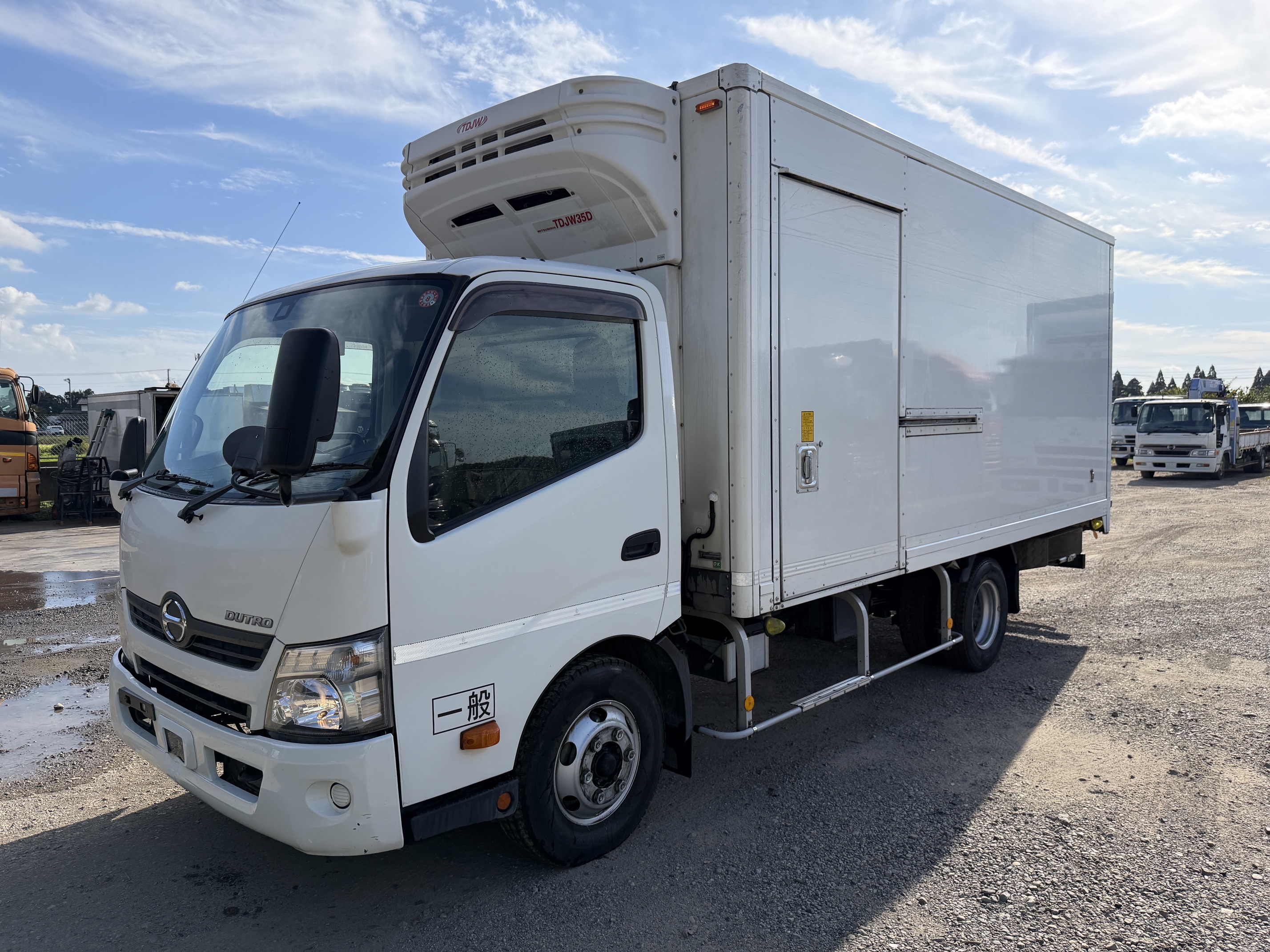 日野デュトロ