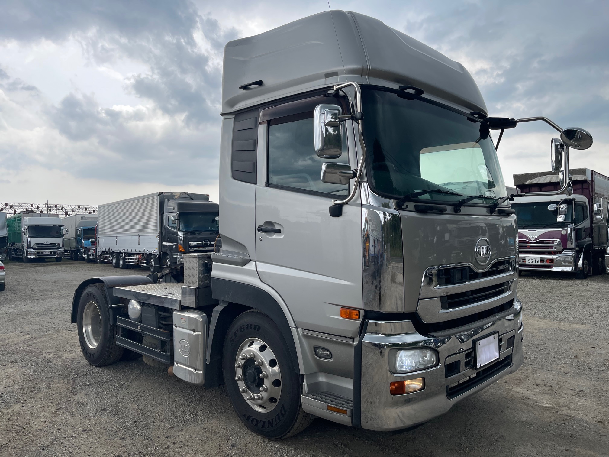 日産udクオン ハイルーフ アルミメッキ一通り 450馬力中古トラック 中古トラック販売 中古トラック買取 ミユーキ