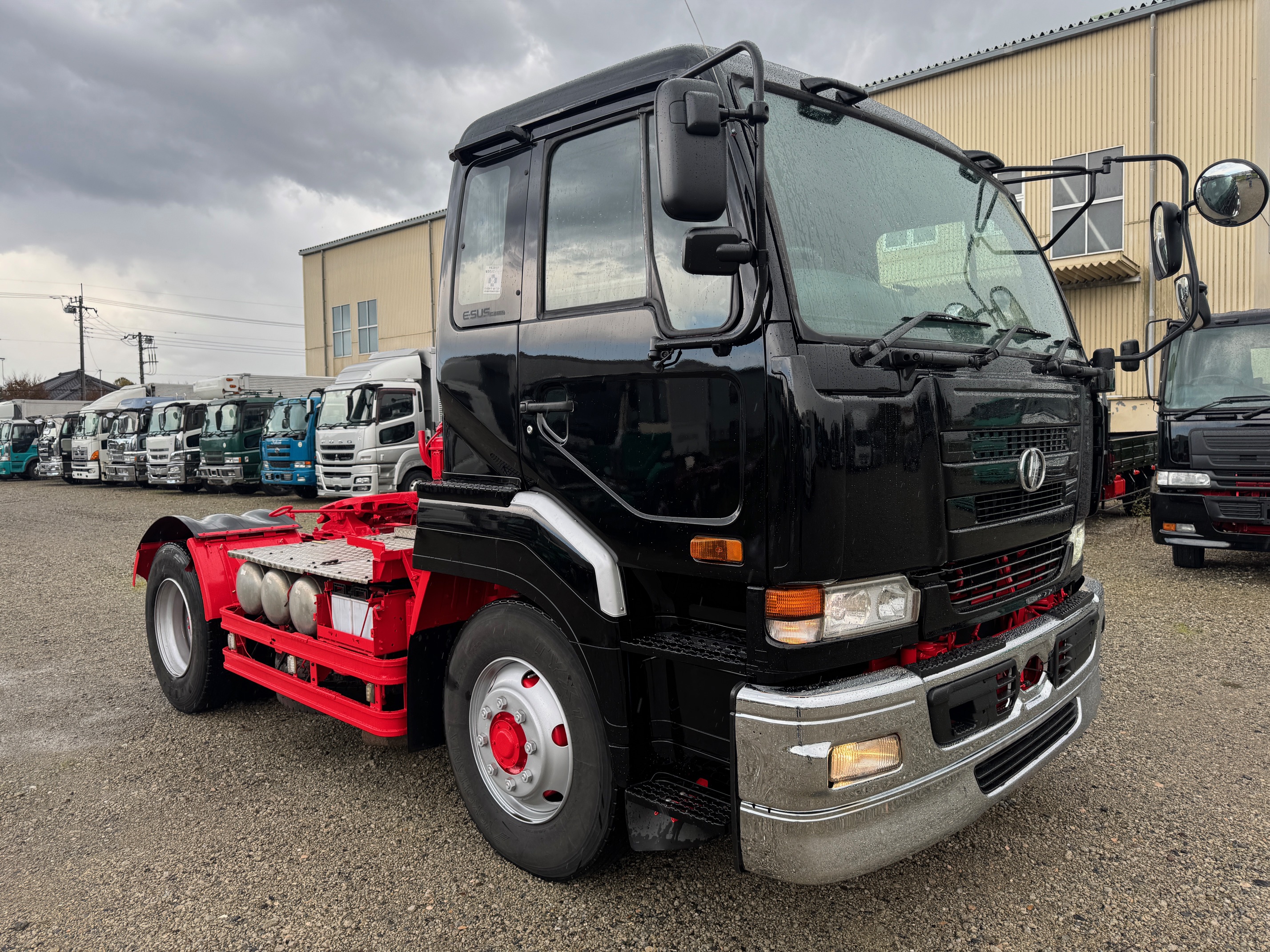 日産UDビックサム★V8　★400馬力　★エアサス