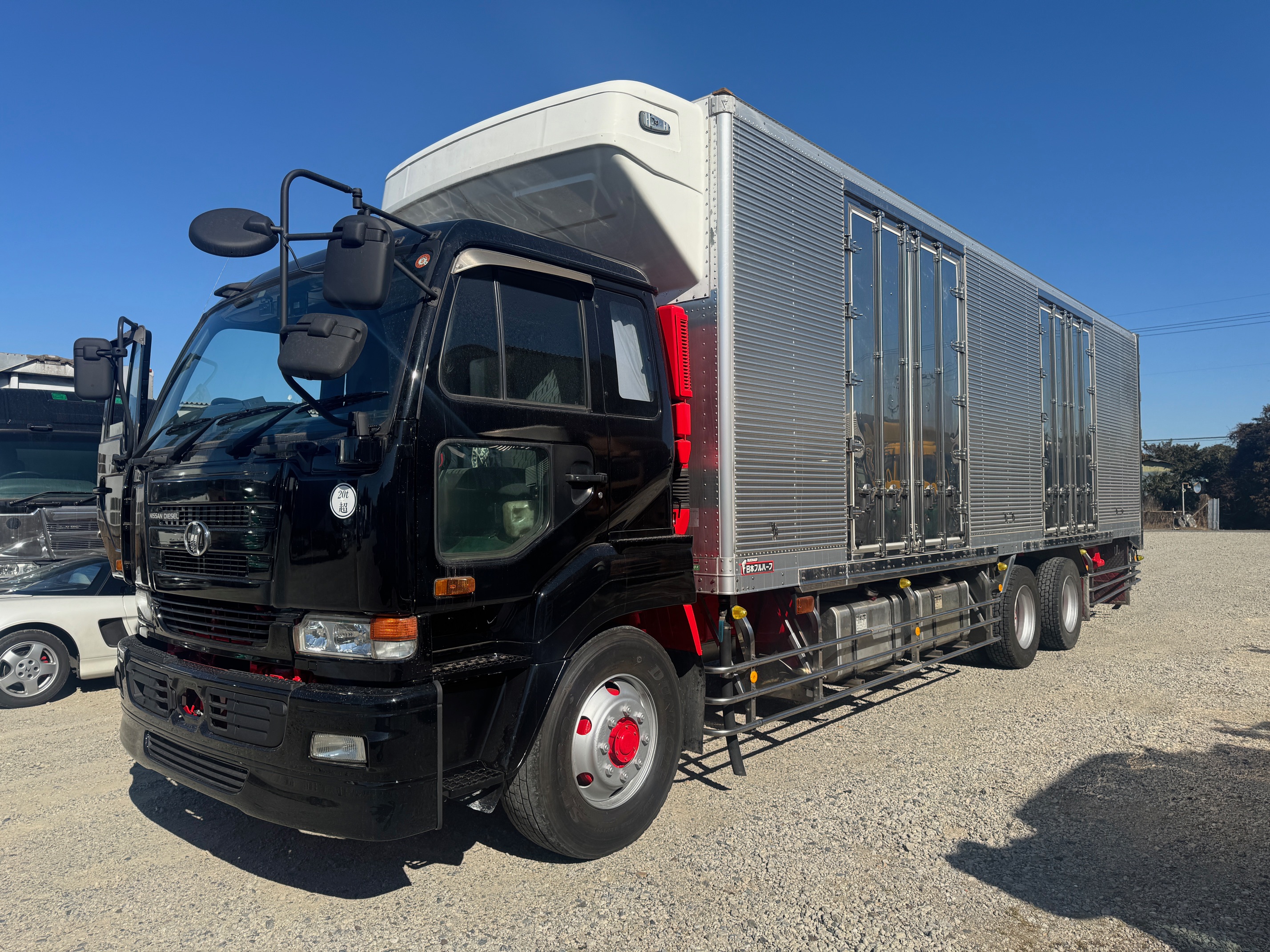 日産UDビックサム★V8　★冷凍バン　★走行少な目　★400馬力