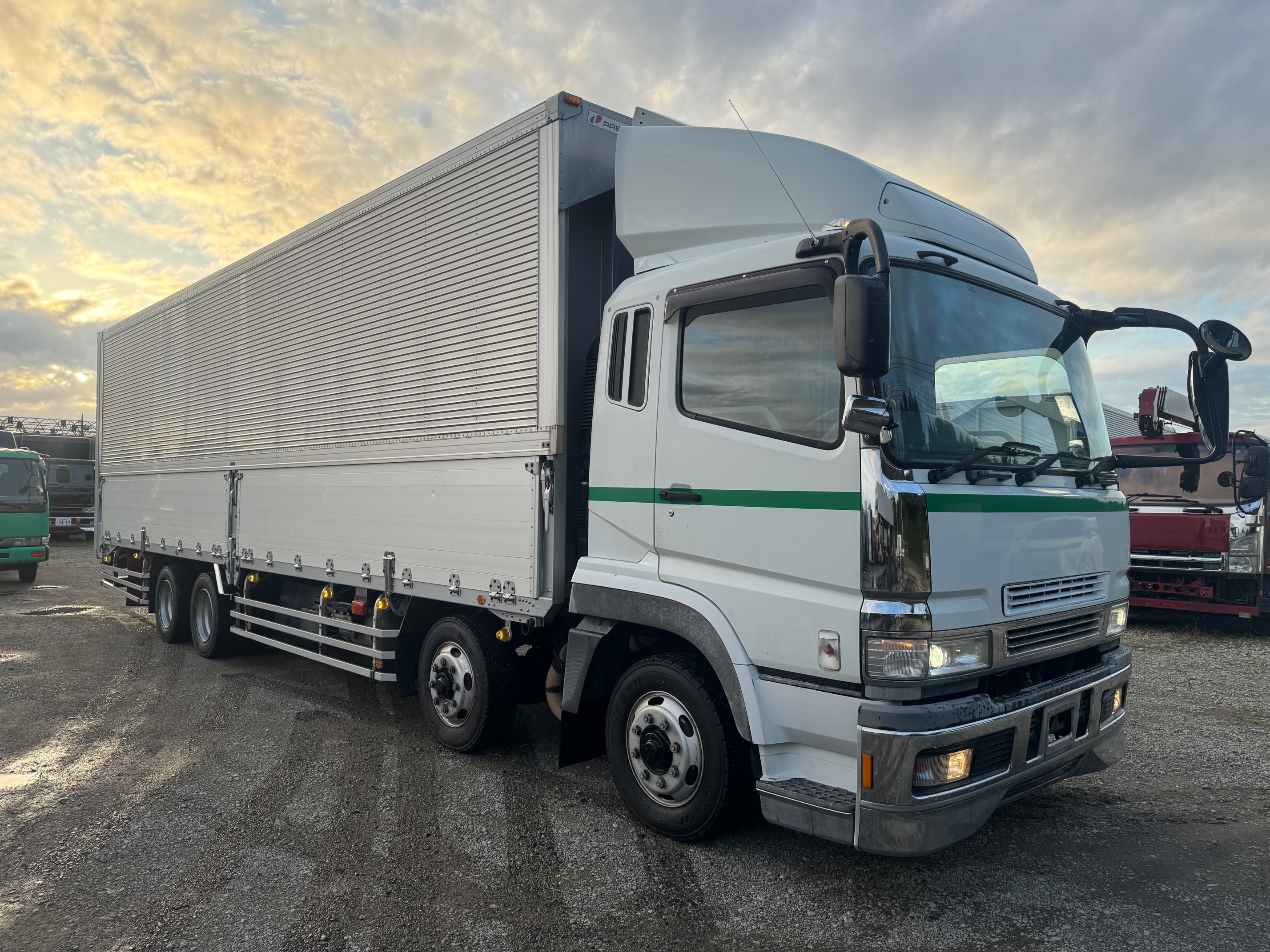 三菱ふそうスーパーグレート★4軸ウイング　跳ね上げパワーゲート　★総輪エアサス　★スス焼き無し