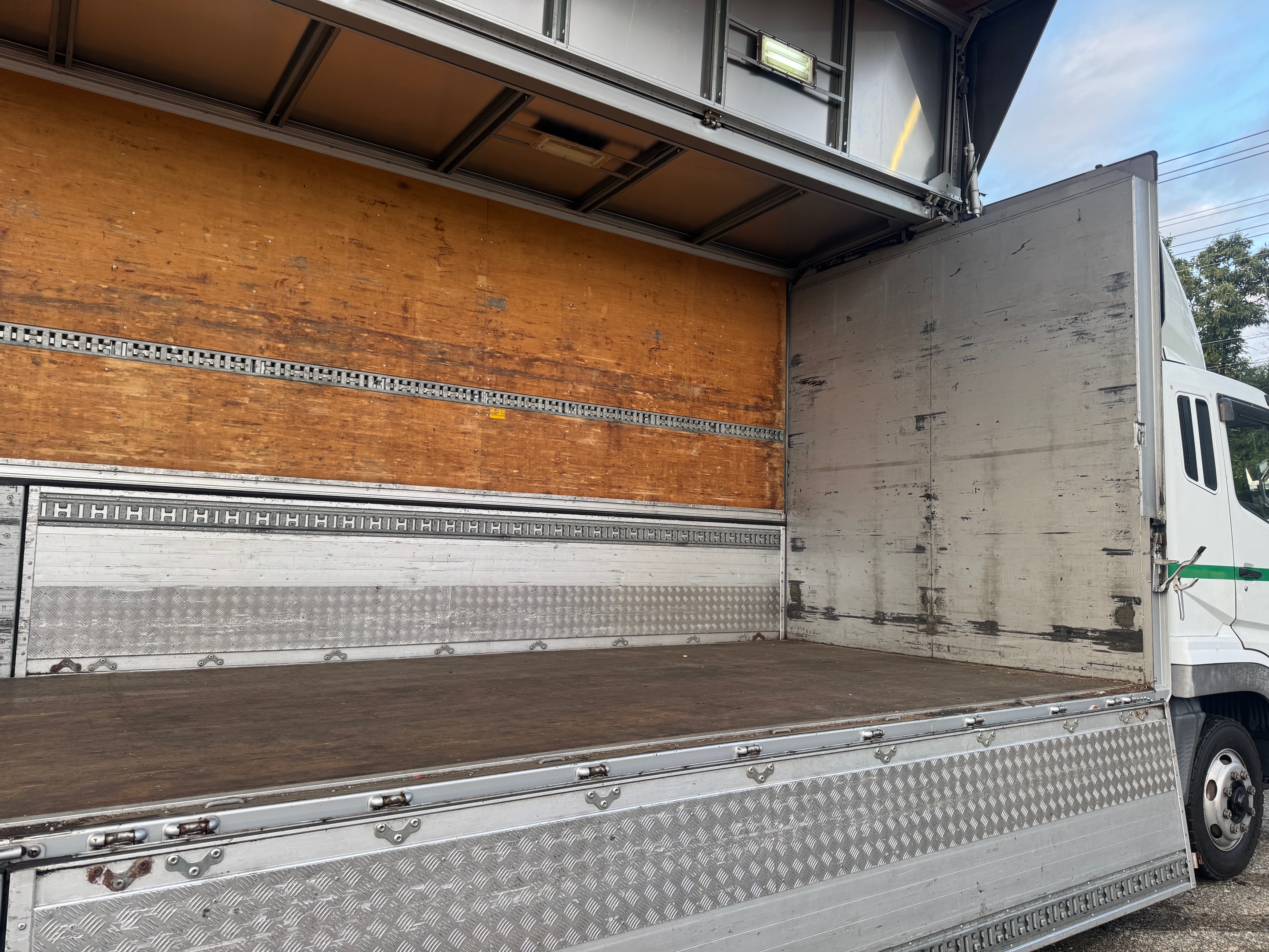 三菱ふそうスーパーグレート