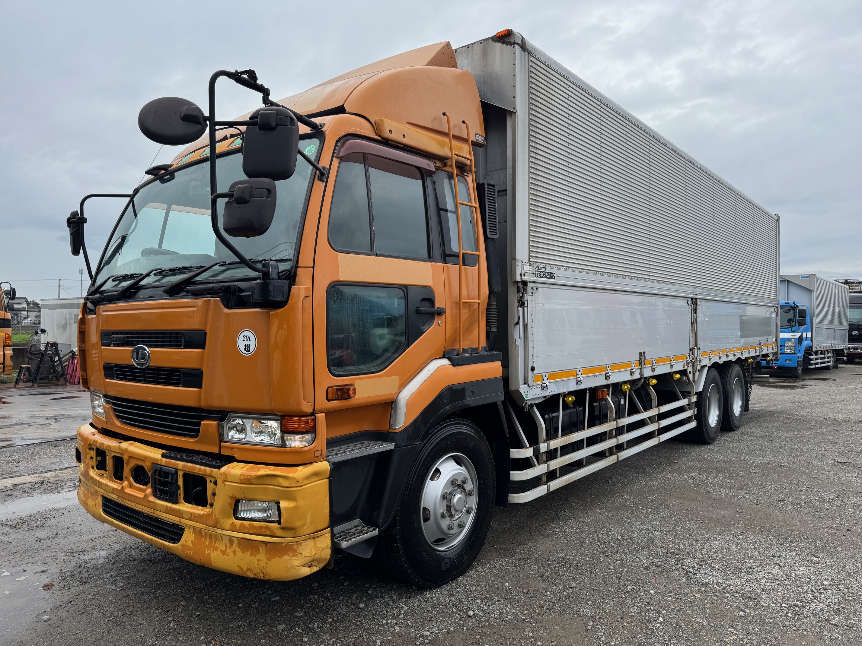 日産UDビックサム★V8　★エアサス　★7速　★ウイング