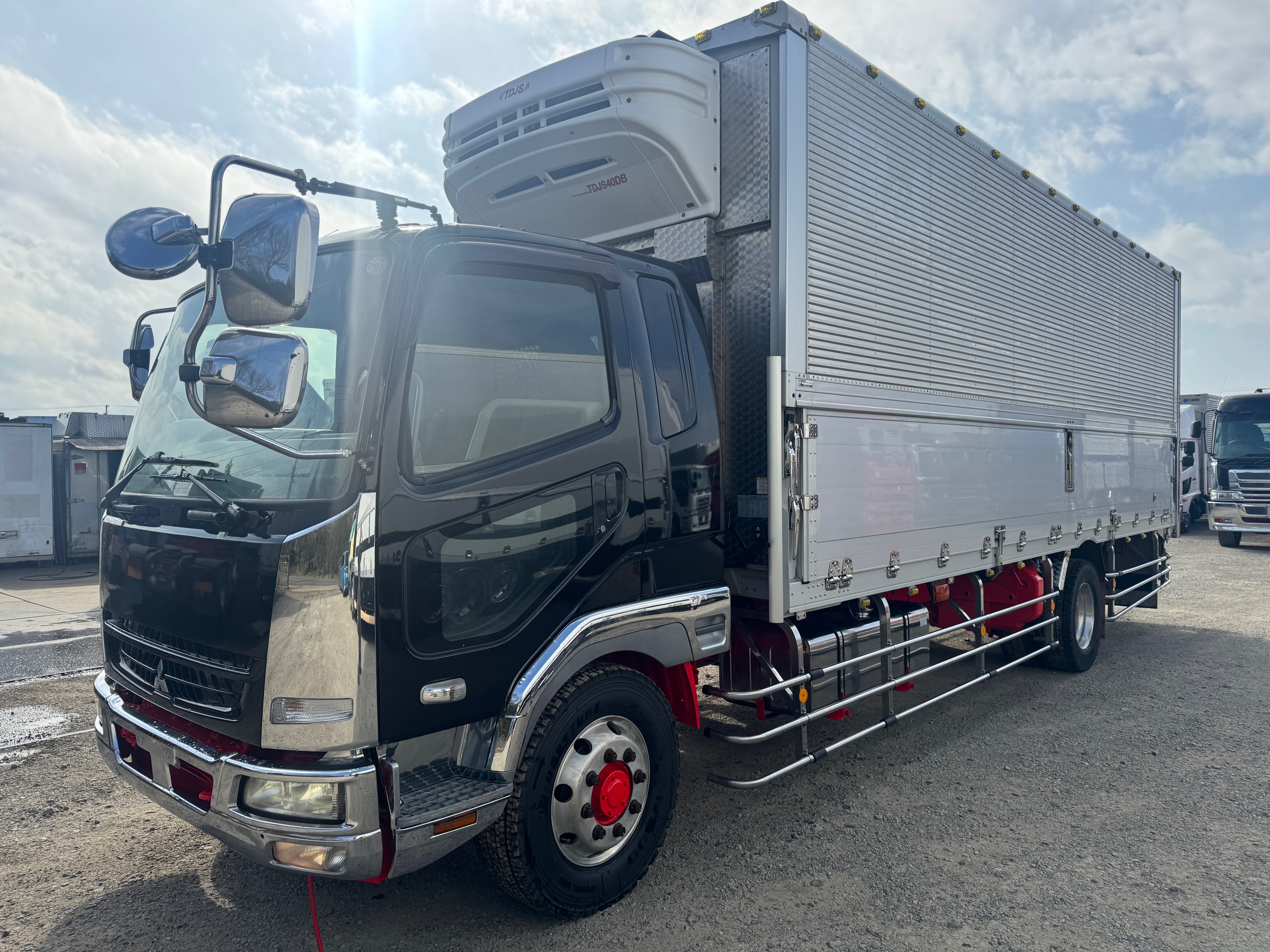 三菱ふそうファイター★セミワイド　★冷凍ウイング　★増トン　★エアサス　★270馬力