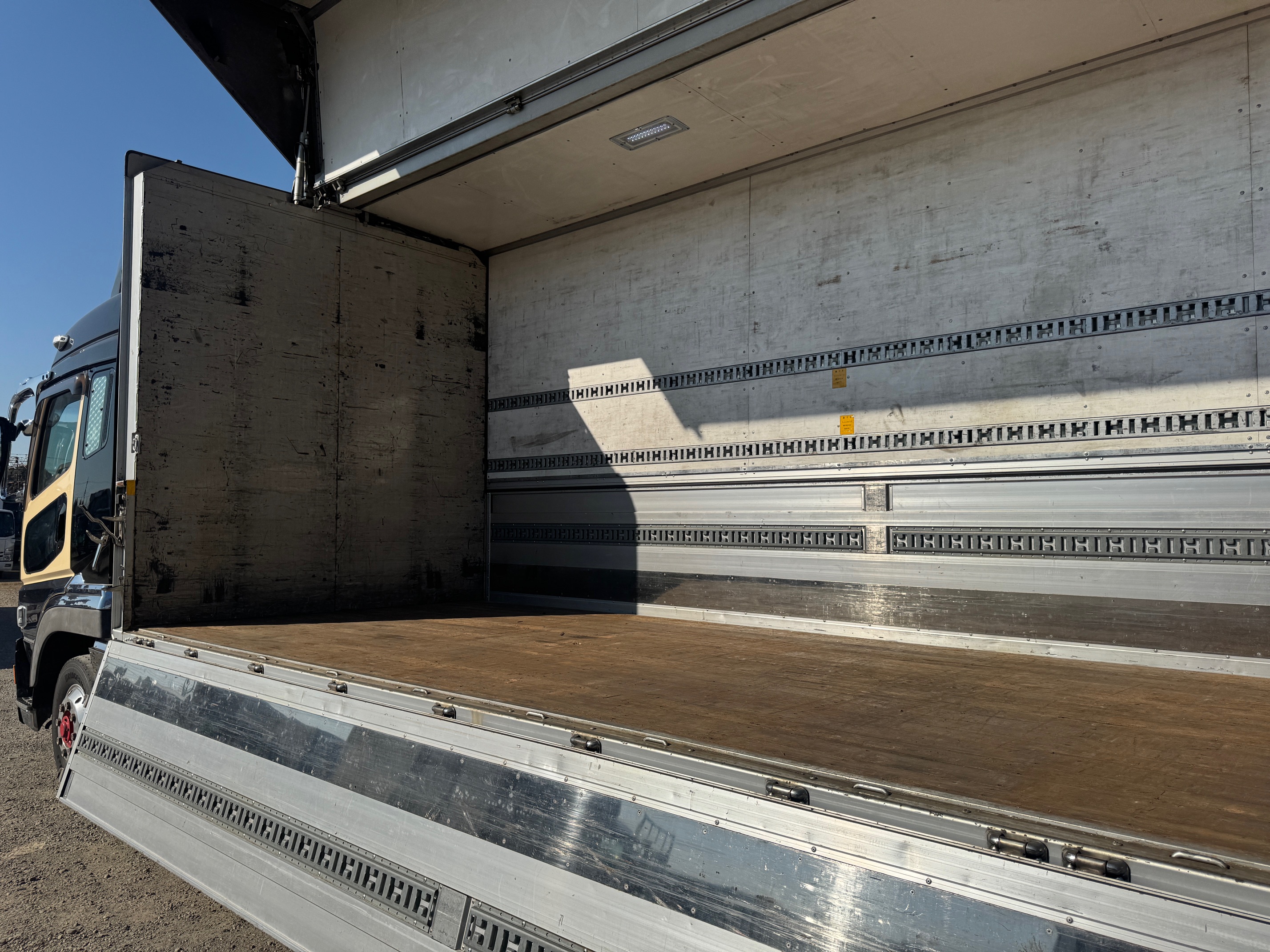 三菱ふそうスーパーグレート