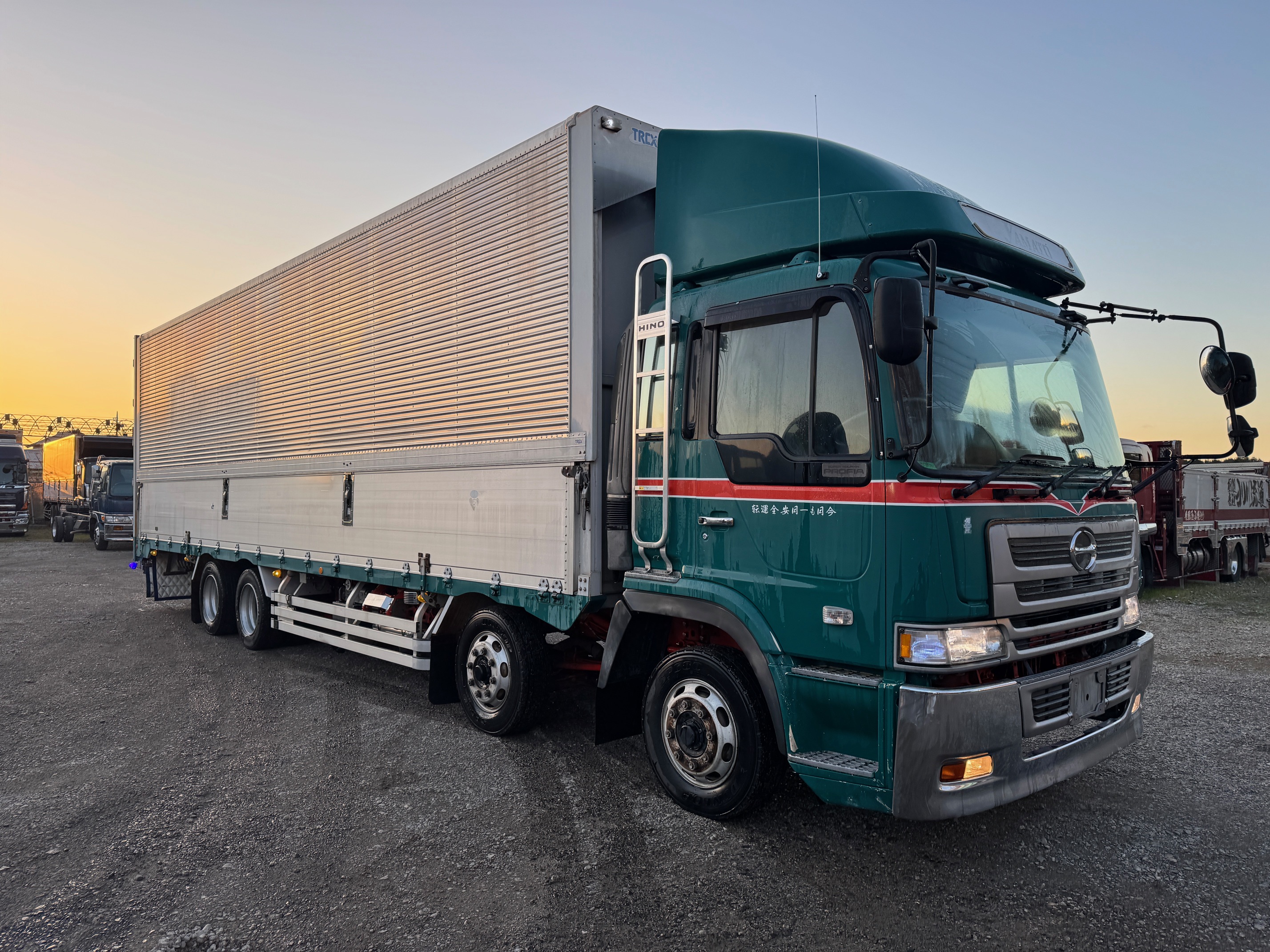 KL-FW1KXHG　リアエアサス日野テラヴィ