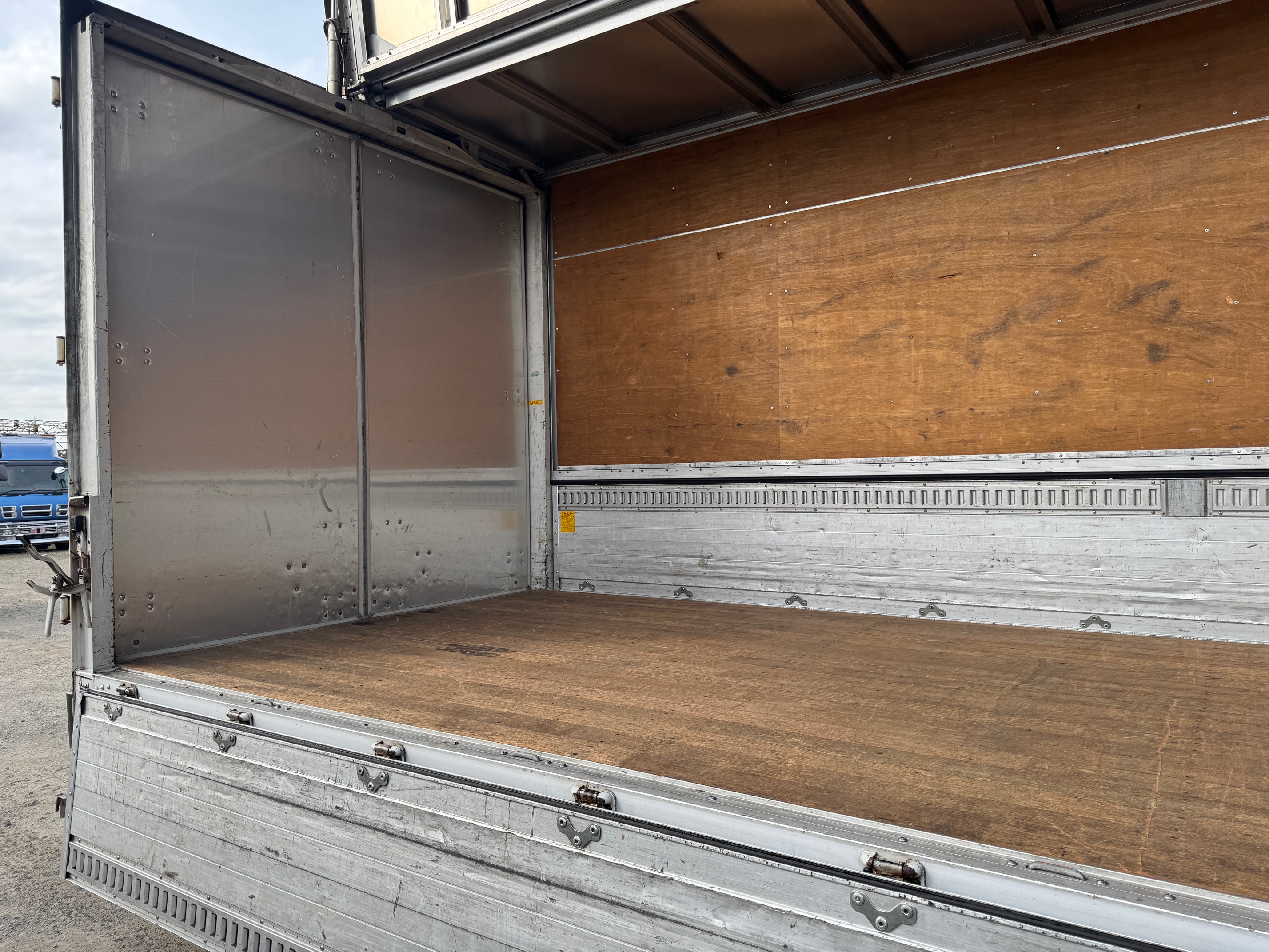 三菱ふそうファイター