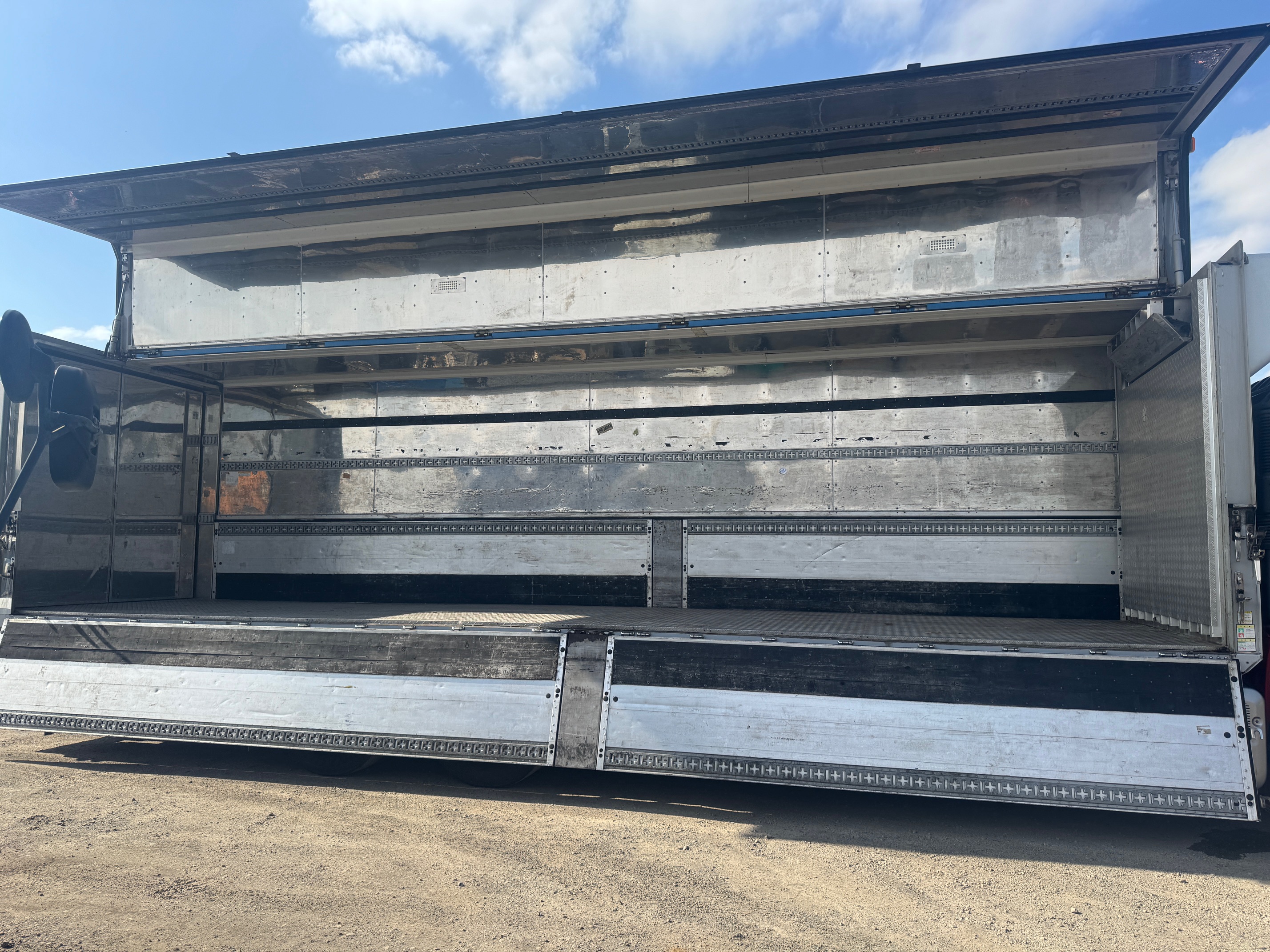 日野プロフィア