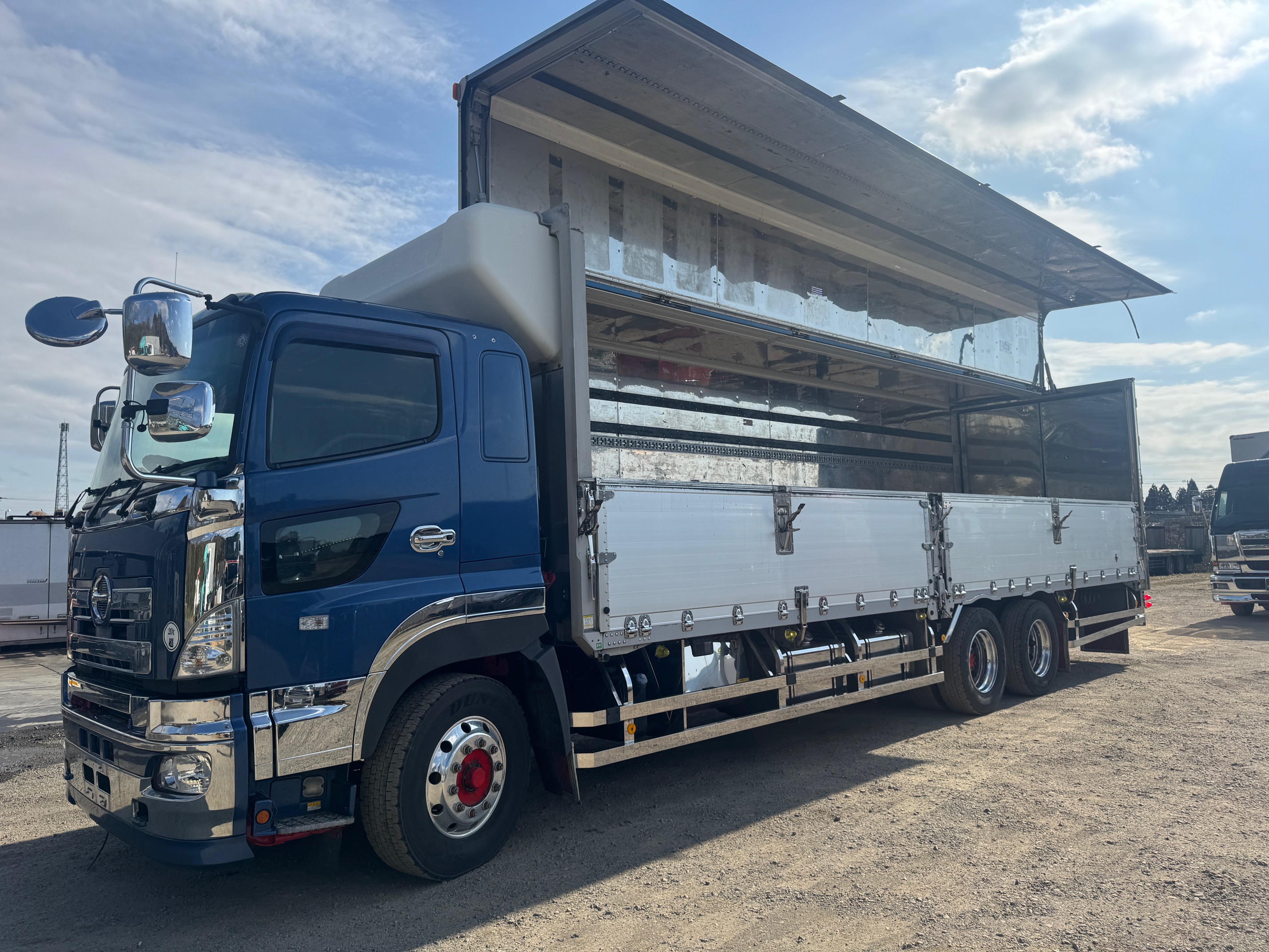 日野プロフィア