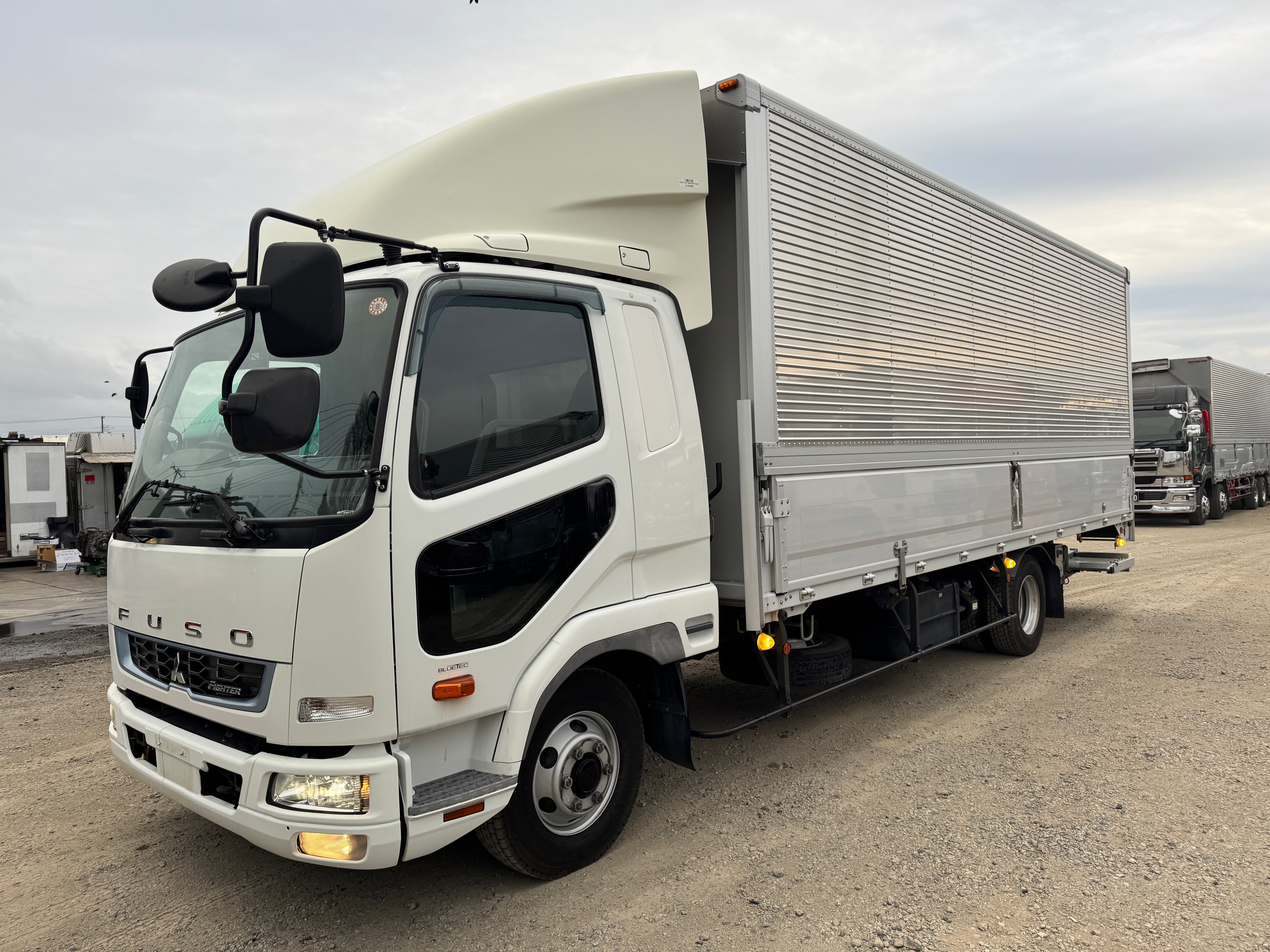 三菱ふそうファイター