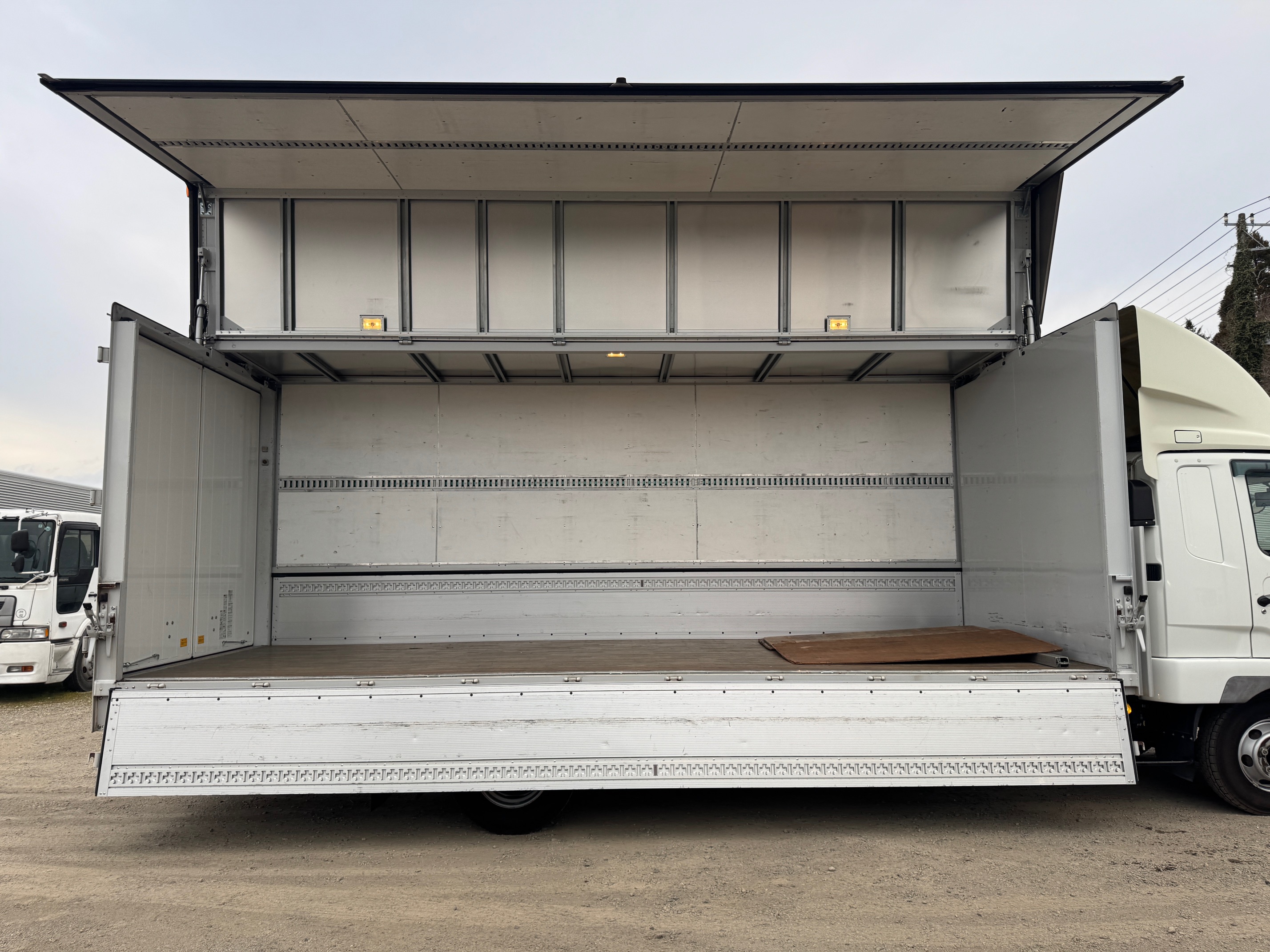 三菱ふそうファイター