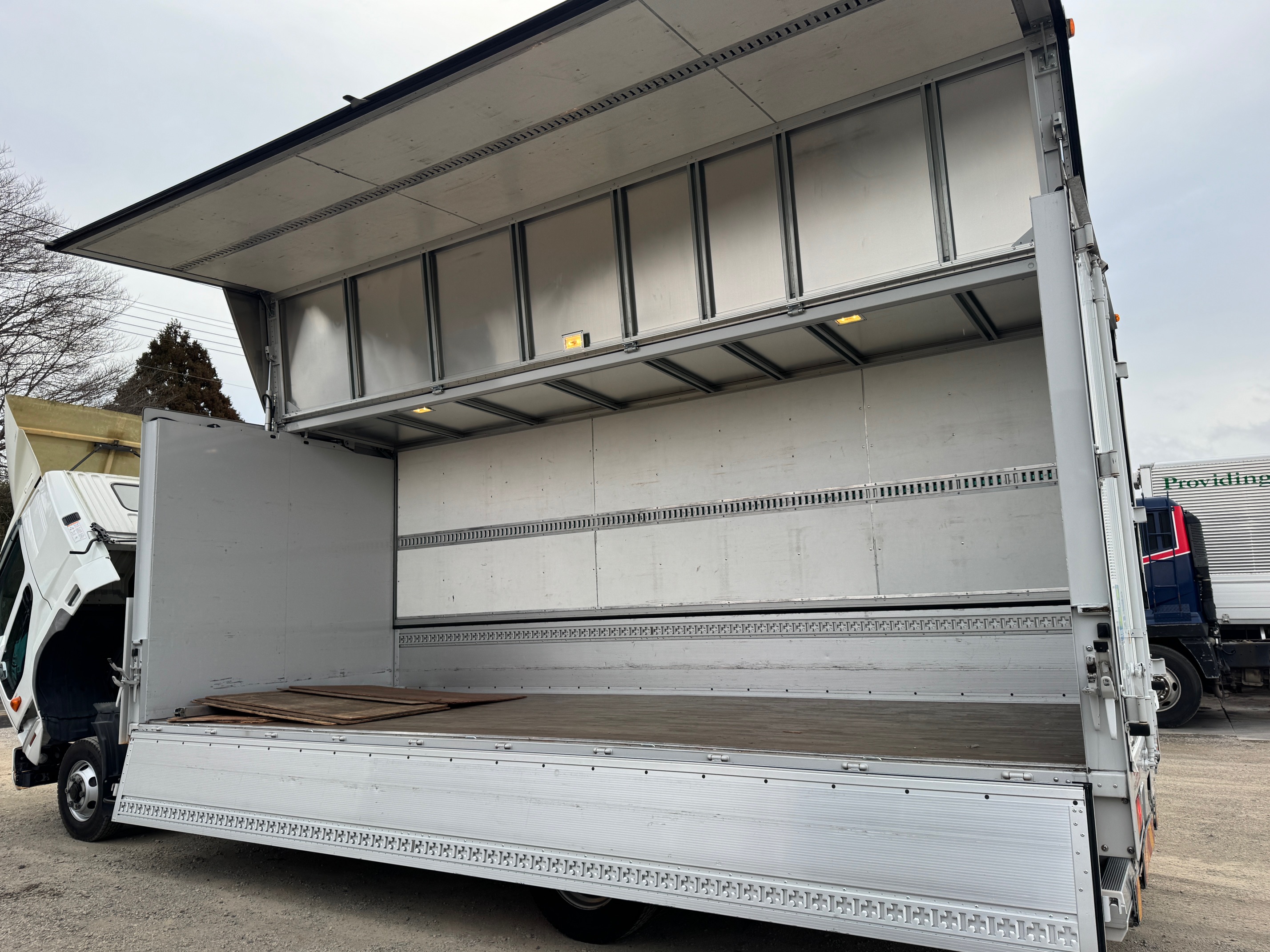 三菱ふそうファイター