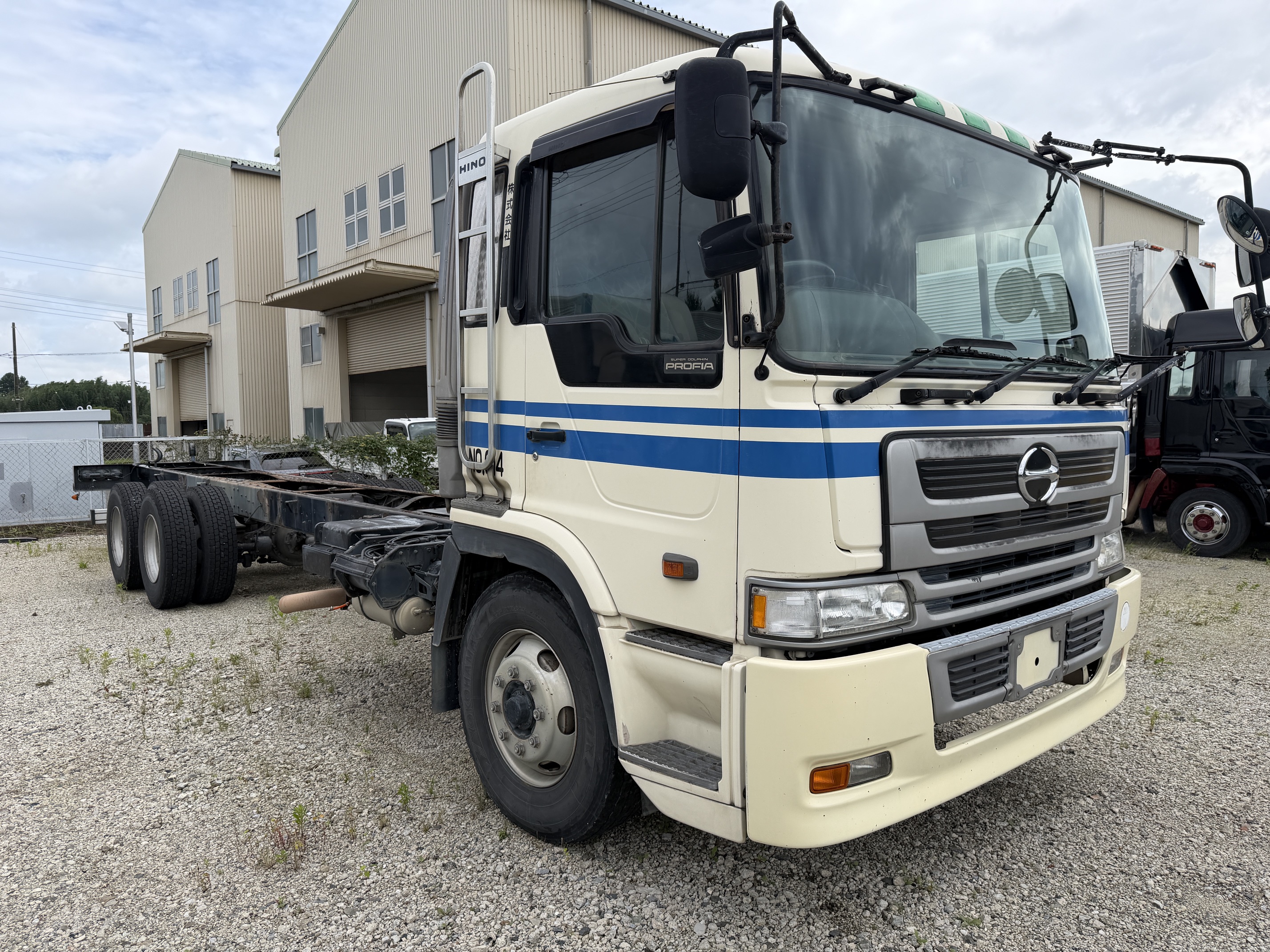 日野テラヴィ★V8　★気になる錆無し　★25t　★今はロールーフ